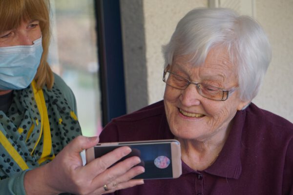 Najlepszy smartfon dla seniora